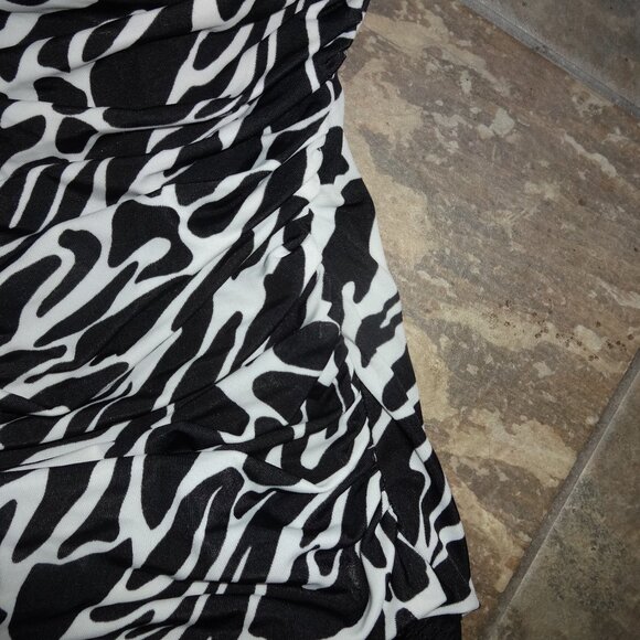 Miraclesuit Bathing Suit Black White Rushing Slimming Tummy Control one piece 14 - Picture 7 of 12